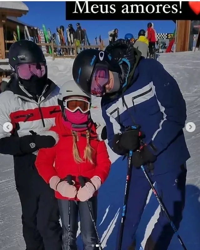 Filhos de Angélica e Luciano Huck surgem juntos esquiando na neve e encantam 