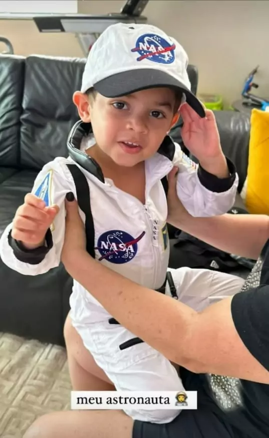 Léo, filho de Murilo Huff e Marília Mendonça surge vestido de astronauta e surpreende 