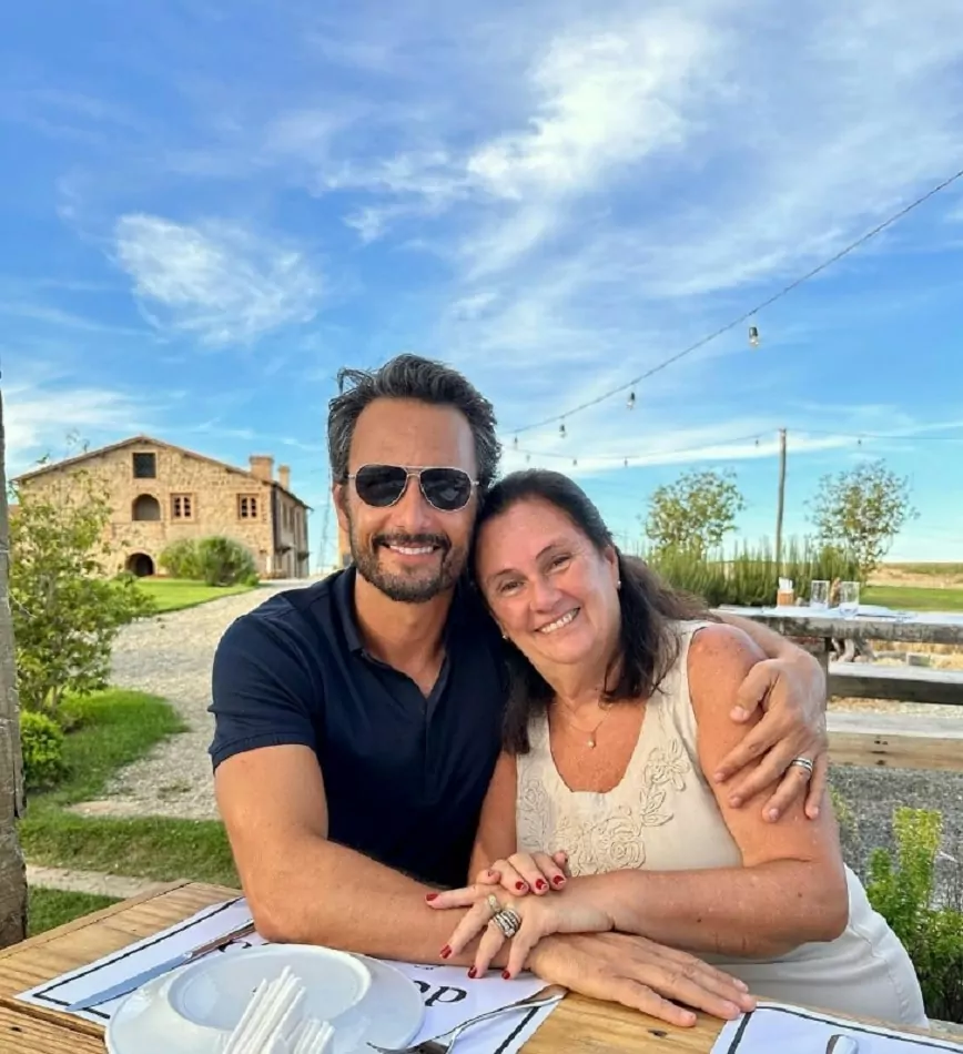 O ator Rodrigo Santoro celebrou o aniversário da mãe, Dona Maria José 