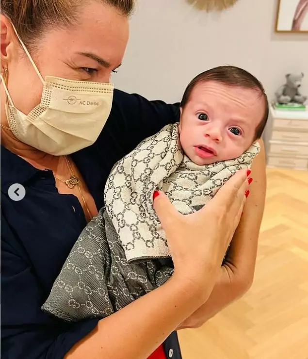 Fernanda Souza com o bebê Luca, filho de Claudia Raia