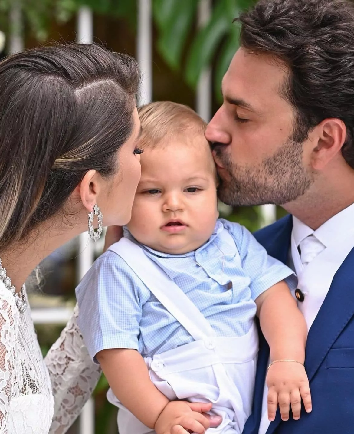 Filha de Leandro mostra seu bebê em seu casamento