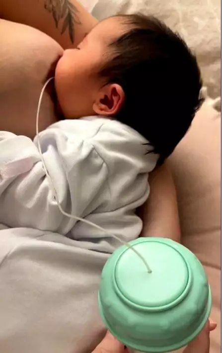 Viih Tube mostrando a sua bebê Lua