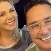 Carla Perez exibe bebê recém-nascido da família e manda recado para a Xanddy