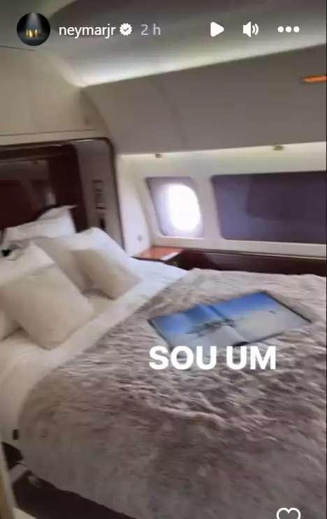 Neymar revelou que seu avião tem até cama de casal