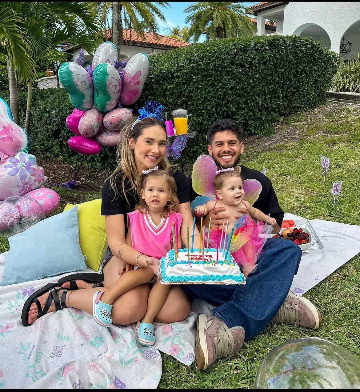 Virgínia Fonseca e Zé Felipe posam com suas bebês em linda festa nos EUA