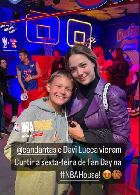 Carol Dantas de volta ao Brasil com seu filho com Neymar
