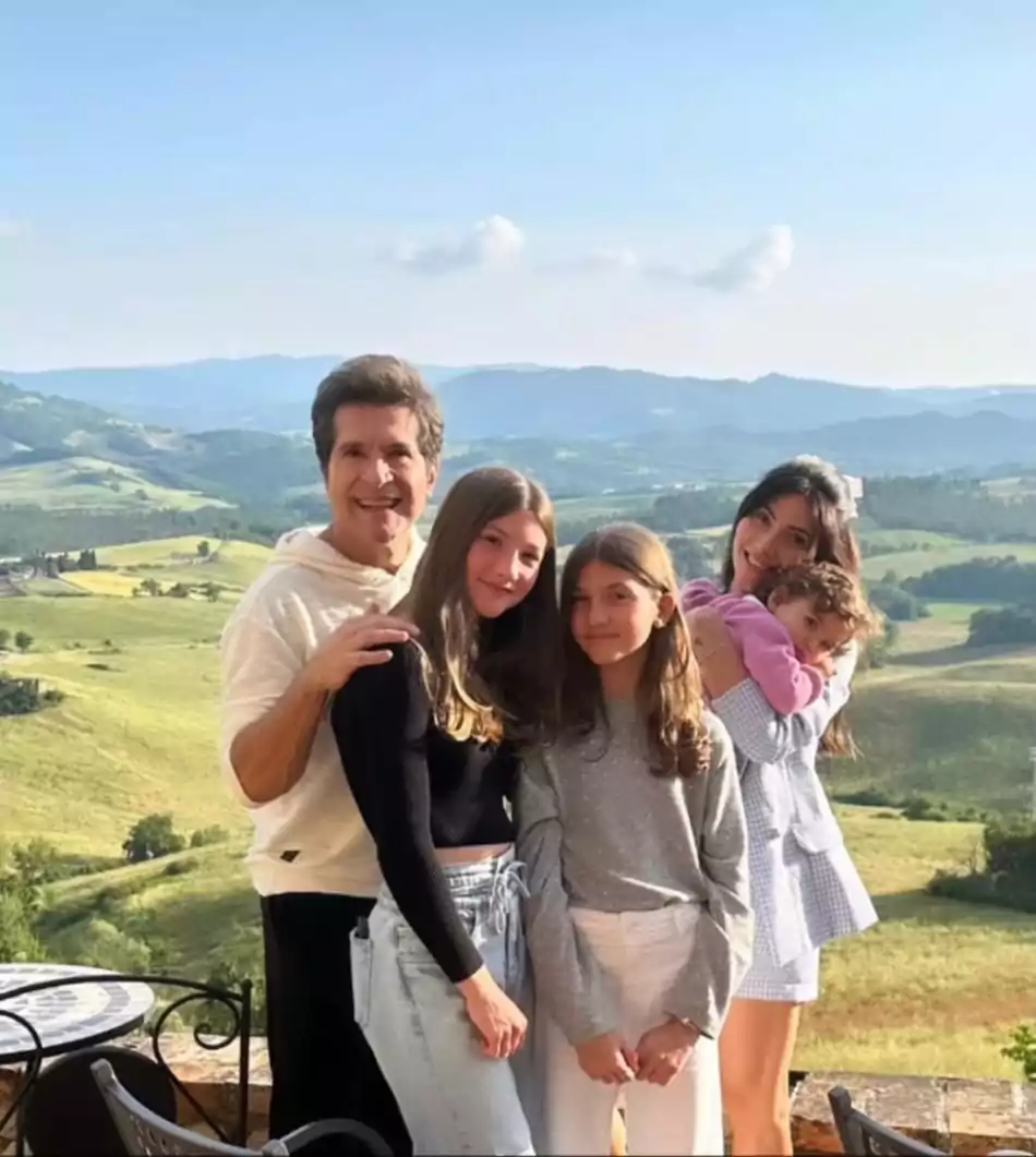 Aline e Daniel com as filhas, na Itália 