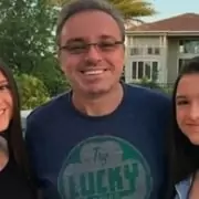Gêmeas de Gugu chegam ao Brasil e se declaram sobre o pai