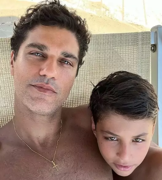 O ator Bruno Cabrerizo surpreendeu pela semelhança com o filho