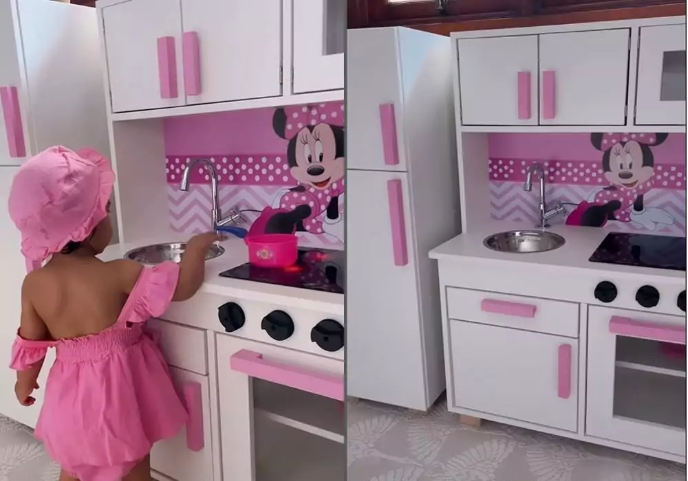 A filha de Fabíola Gadelha em sua luxuosa cozinha de brinquedo