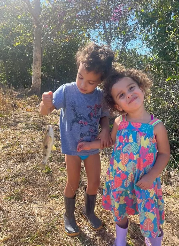 Camilla mostra seus filhos na fazenda de Zezé e Graciele Lacerda responde boatos sobre as duas