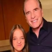 Rafaella Justus posa com o pai em festa luxuosa de 15 anos e encanta