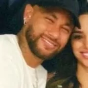 Bruna Biancardi posou com a ex de Neymar Jr e surpreendeu