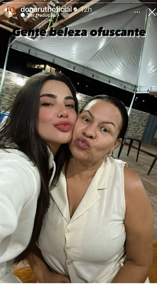 A modelo Gabriela Versiani, nova namorada de Murilo Huff, com a mãe de Marília