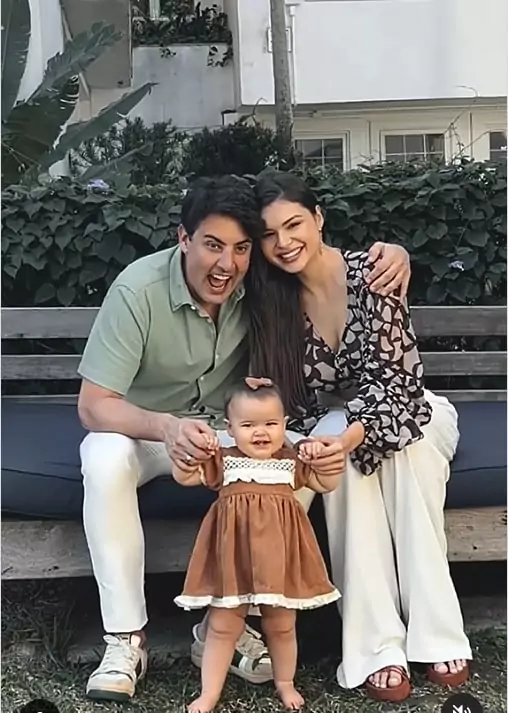 Bruno de Luca com a namorada e a filha bebê
