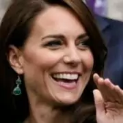 Kate Middleton foi a evento com os filhos