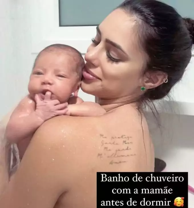 Bruna Biancardi junto com a sua bebê no chuveiro