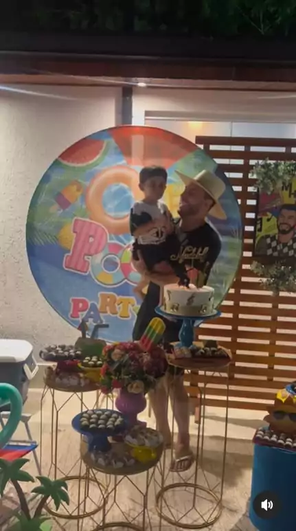 Murilo Huff junto com filho com Marília Mendonça no aniversário