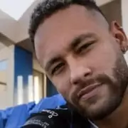 Neymar Jr posou com sua bebê Mavie e fez desabafo