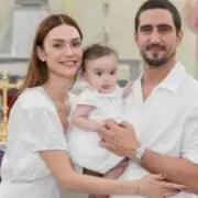 Thaila Ayala explica batizado de sua filha com Renato Góes em Igreja Católica