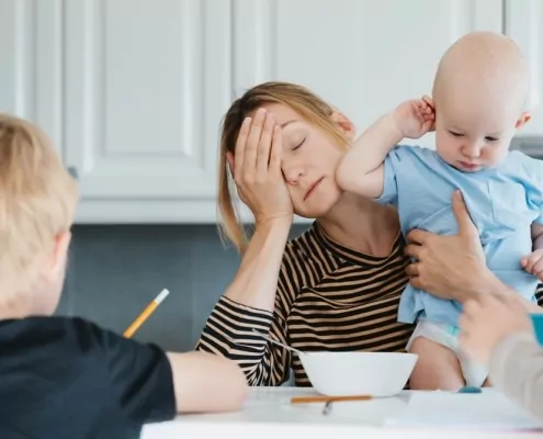Pesquisa feita pela MAM Baby, em exclusividade para o Bebê Mamãe, retrata burnout materno