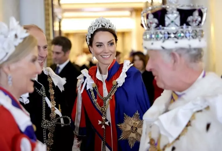 Kate Middleton com o Rei Charles 