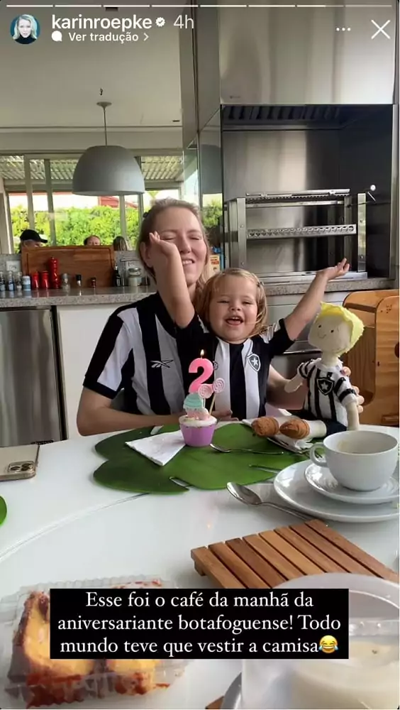 Chiara, bebê de Karin e Edson Celulari, ganhou um café da manhã especial com o tema de futebol para celebrar seus 2 anos de vida 