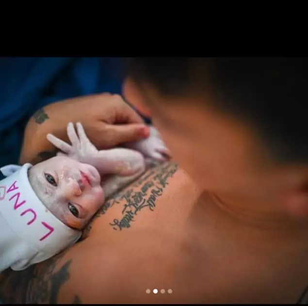 A cantora Mirella Santos mostrou a 1ª foto de sua bebê