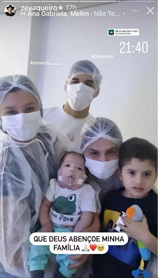 Zé Vaqueiro e Ingra Soares com os filhos reunidos na visita de seu bebê especial 