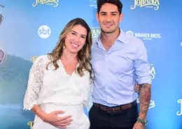 Alexandre Pato e Rebeca Abravanel surgem após seu filho nascer