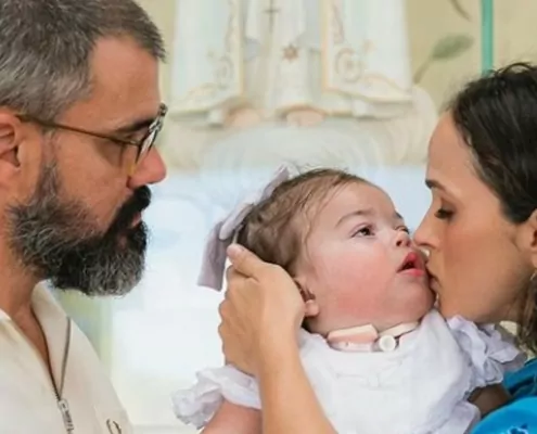 Esposa de Juliano Cazarré falou sobre susto com sua bebê