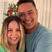 Filha de Carla Perez surgiu com a namorada e sua mãe