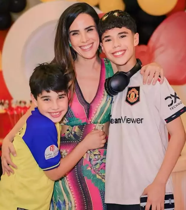 Wanessa Camargo com os dois filhos com Marcus Buaiz