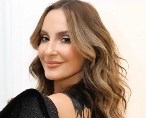 Claudia Leitte mostra penteado da filha pro Dia do Cabelo Maluco na escola