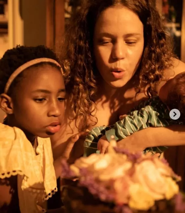 Leandra Leal comemorando seu aniversário com seus filhos