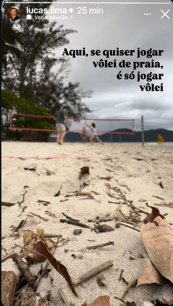 Lucas Lima no jogo de vôlei com seu filho em Ubatuba