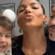 Tays Reis surge com sua filha com Mc Biel no quarto dos sonhos dela e encanta