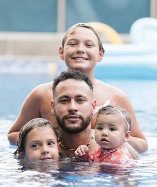 Após mostrar filha com Amanda Kimberlly, Neymar mostrou seus outros filhos