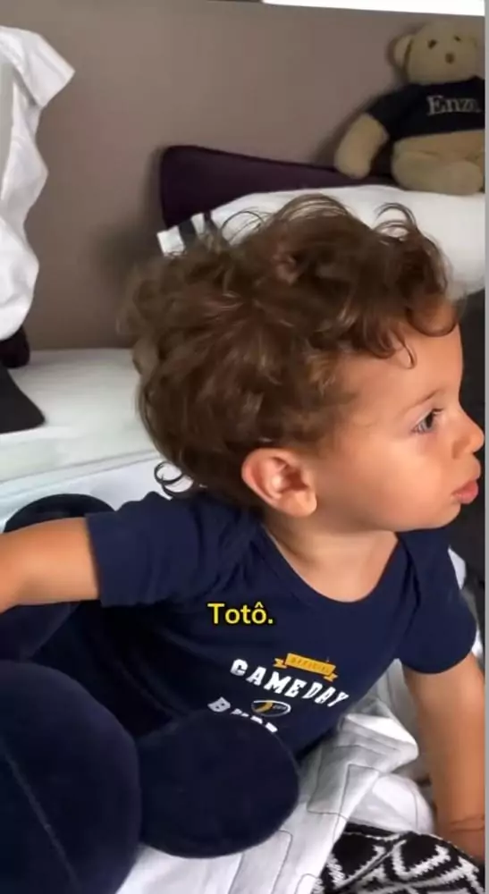 Luca, bebê de Claudia Raia e Jarbas, chamando pela irmã 