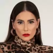 Deborah Secco encanta ao exibir sua filha