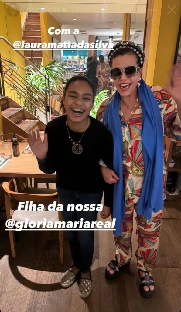 Filha de Glória Maria em uma rara aparição com a  a socialite Narcisa