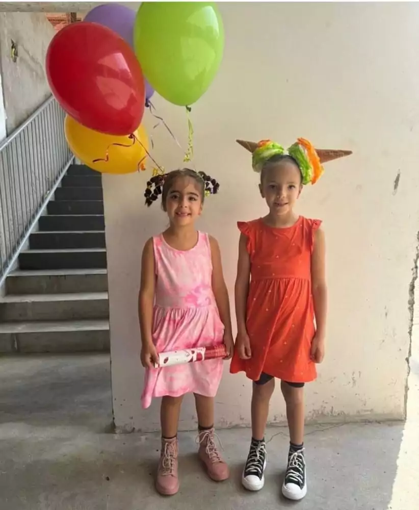 Marina e Helena, gêmeas de Ivete Sangalo, no Cabelo Maluco da escola 