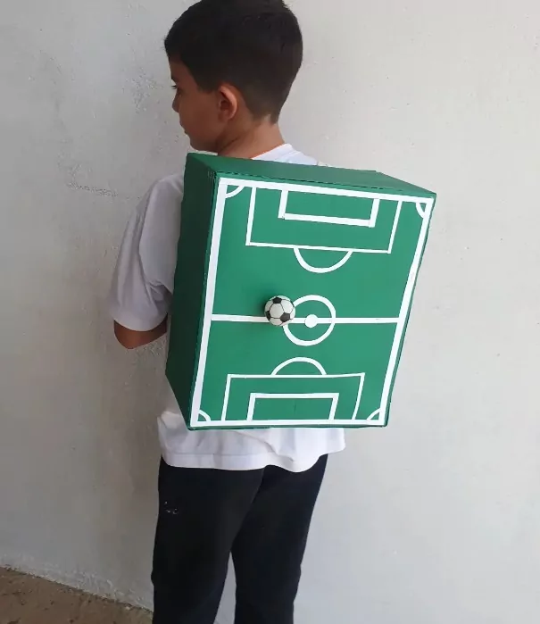 Mochila maluca pode ser campo de futebol