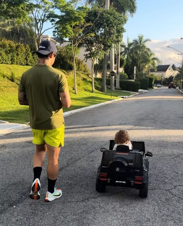 Alexandre Pato junto com seu filho Benjamin