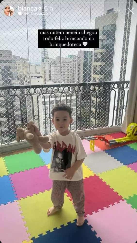 Cris, filho de Bianca Andrade, em sua nova brinquedoteca