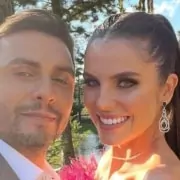 Mano Walter exibe seu filho em casamento