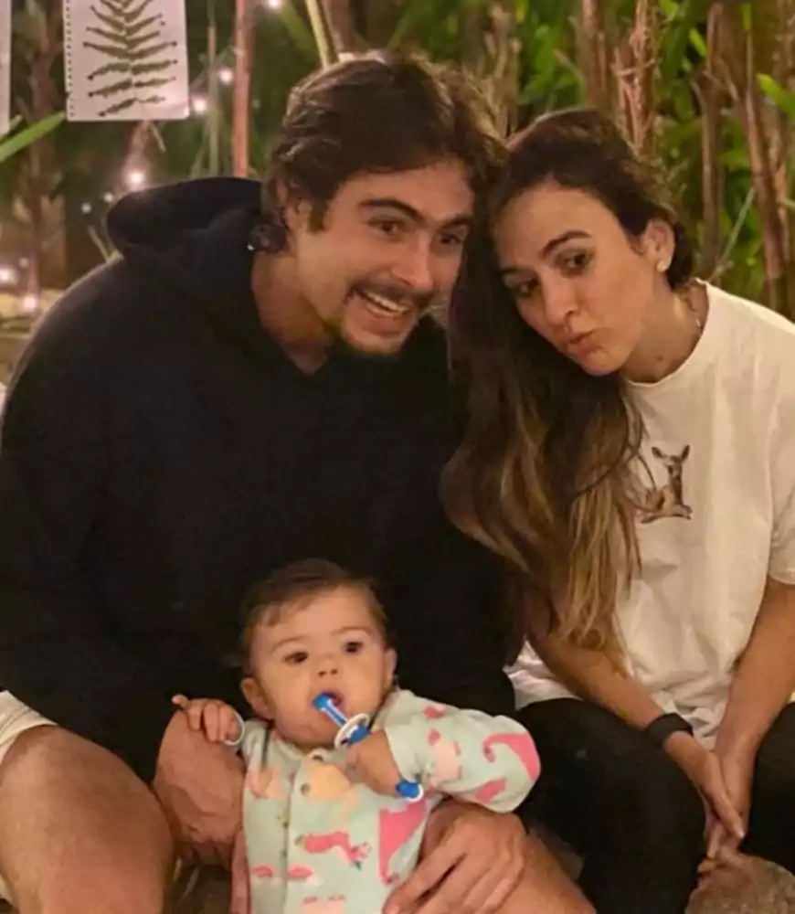 Tatá Werneck e Rafael Vitti com a filha ainda bebê