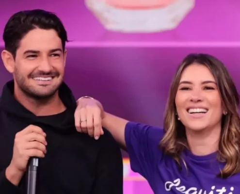 Pato e Rebeca Abravanel posa com seu bebê