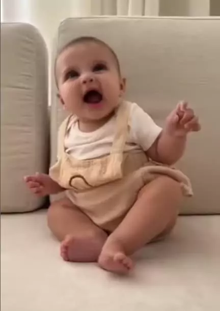 Bebê de Amanda Kimberlly e Neymar Jr conseguiu se sentar