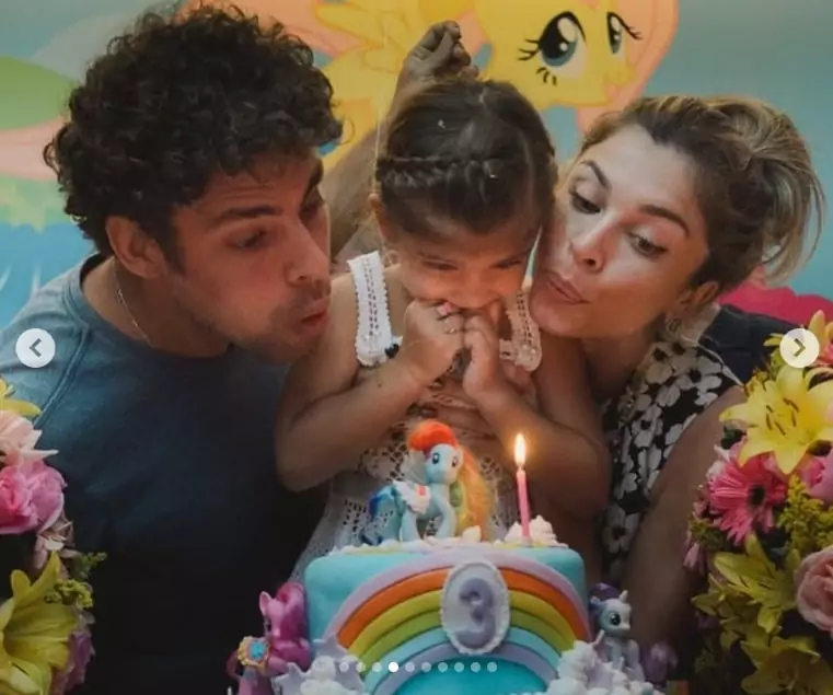 Cauã Reymond com Grazi Massafera no aniversário da filha